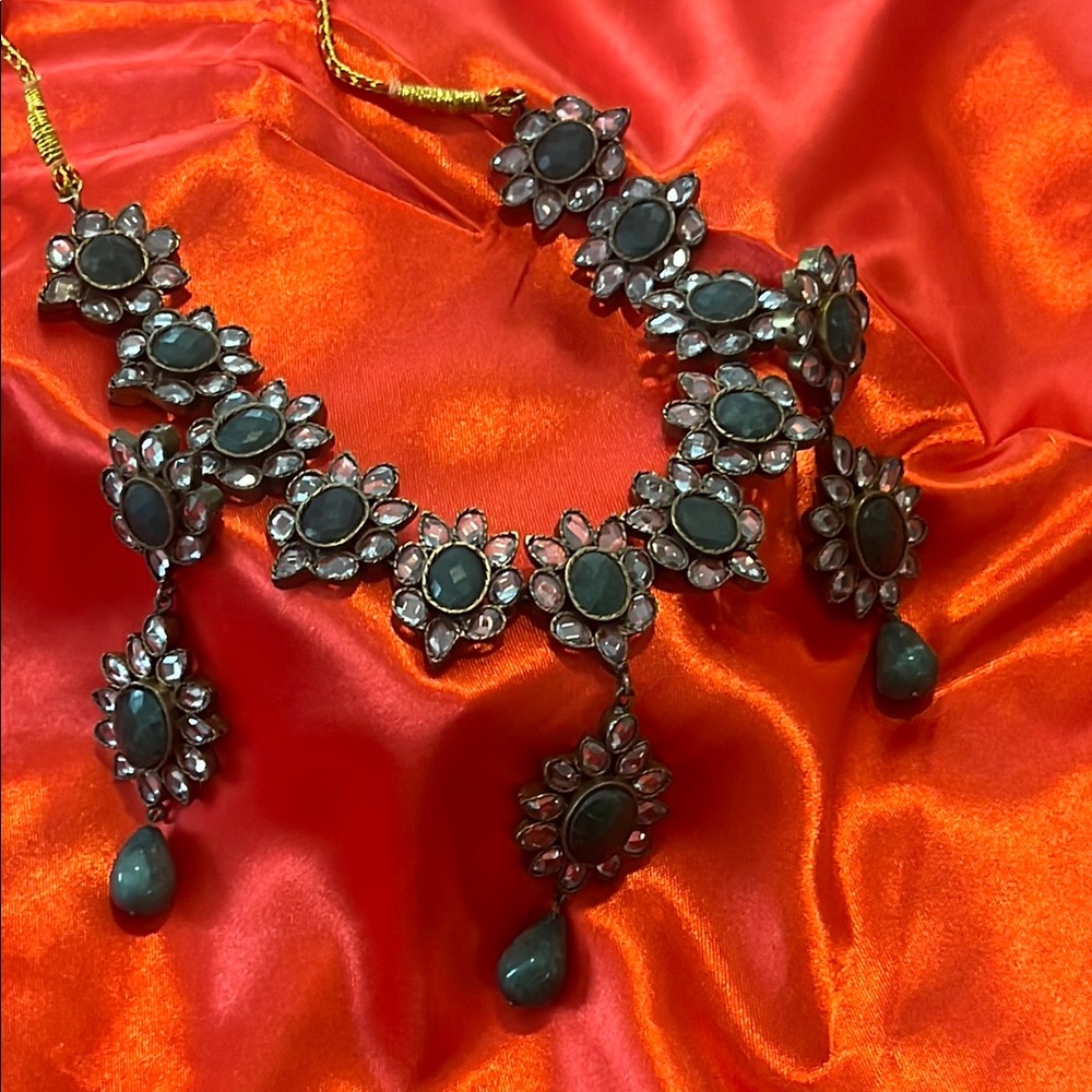 Elegant Green vintage  Floral Necklace